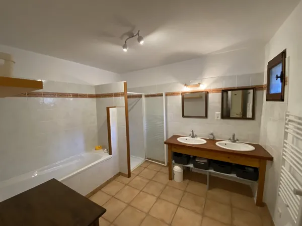 Grande salle de bain, Nous