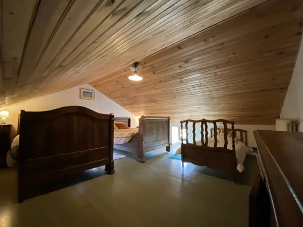 Chambre mansardée (3 lits), Nous