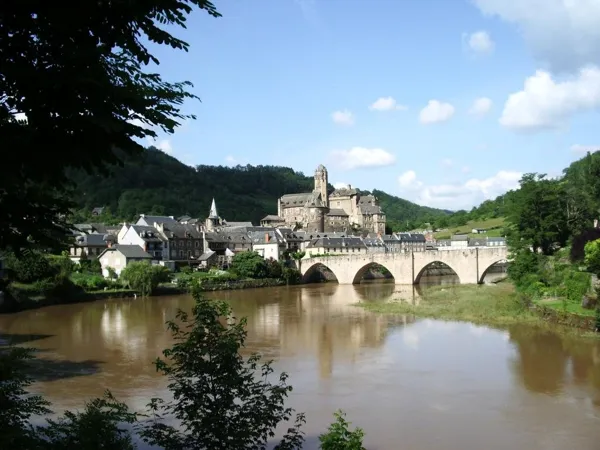 village d'Estaing, Alain Fournier - H12G005806 (Groupes)