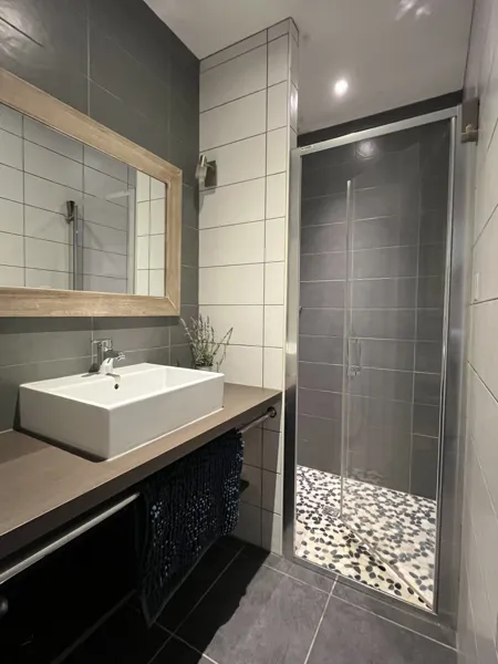 Salle de bain - Chambre 3 personnes, H. CARTON