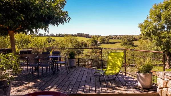 Gîte La Garde - 50 m² de terrasse (totalement close) avec la campagne pour seul vis à vis, Gîte La Garde 12310 Gagnac