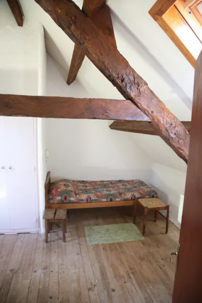Etage : chambre avec trois lits simples