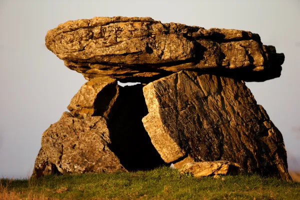 Le dolmen de Tiergues, Office de Tourisme Pays du Roquefort