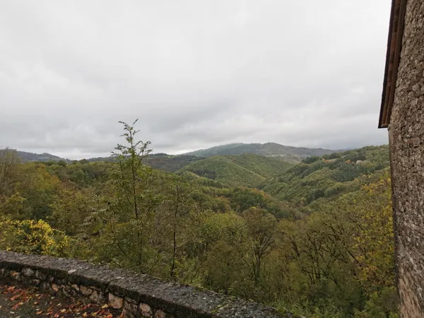Vue sur le trou de Glassac, OT Causses Aubrac