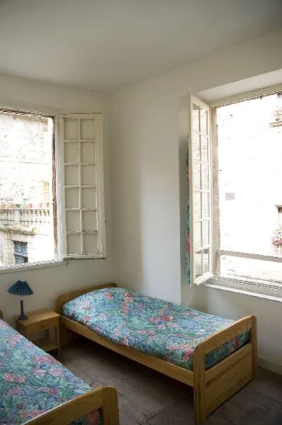 Maison en rez-de-jardin - Famille Pezeu, OFFICE DE TOURISME INTERCANTONAL SAINT GENIEZ  / CAMPAGNAC