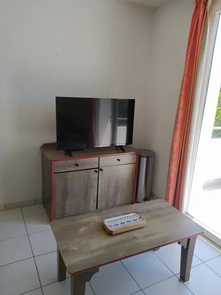 Jean Paul Spetebroot: Appartement 2 pièces avec balcon et accès à la piscine, Office de Tourisme des Causses à l'Aubrac