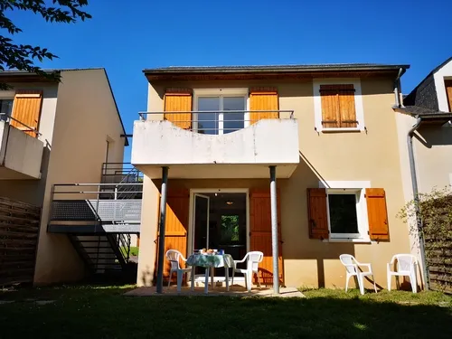 Le 63 de la Maison Bleue- Vue de l'extérieur (rez de jardin), Office de Tourisme des Causses à l'Aubrac