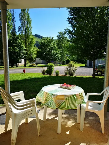 Le 63 de la Maison Bleue- Salon de jardin, Office de Tourisme des Causses à l'Aubrac