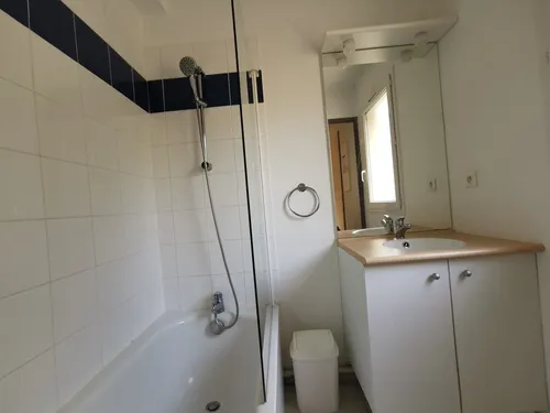 Le 11 de La Maison Bleue- Salle de bain, Office de Tourisme des Causses à l'Aubrac