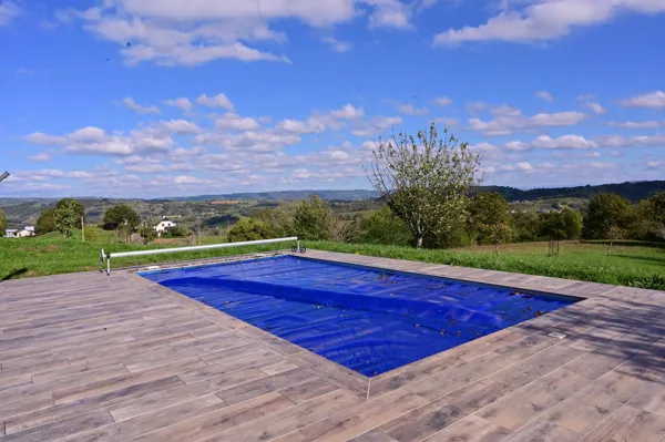 La piscine avec ses plages