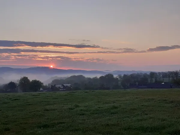 le hameau un matin d'été, Le Gîte du Plateau