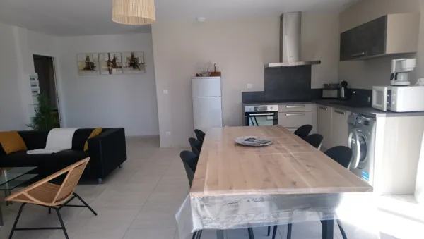 salon avec cuisine intégrée, 