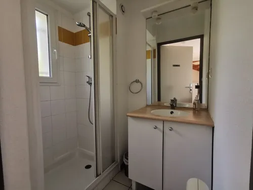 Le 2 de la Maison Bleue- Salle d'eau avec douche en rez de chaussée., Office de Tourisme des Causses à l'Aubrac