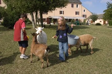 Les enfants à la mini-ferme, SLES SENTIERS DE LA DECOUVERTE