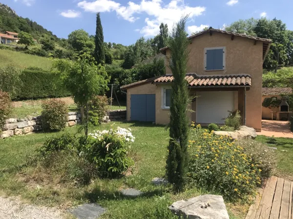 ch 1 lit en 140 + 1 lit en 90
salle de bain 2 + wc sur le palier, 