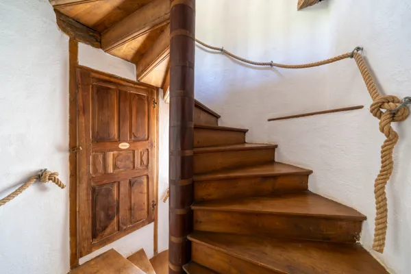 L'escalier pour aller dans les chambres