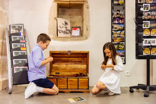 Office de Tourisme Ouest Aveyron - Bureau de Najac : livret jeu et récompense !, OT Villefranche-Najac