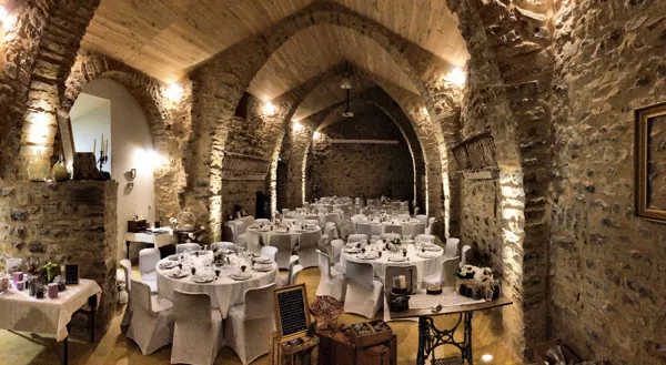 Exemple de configuration repas avec tables rondes., 