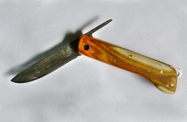 Couteau piemontais avec manche en sumac de Virginie, Vitch Forge