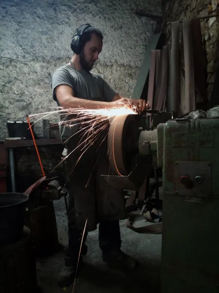 Travail du poinçage - Emouture de la lame, Vitch Forge
