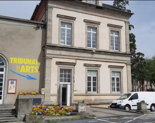Façade du Tribunal des arts, Mairie de Saint-Affrique