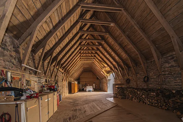 La grange pour stationner les motos et les vélos