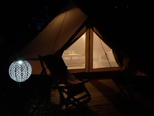 Ambiance nuit tente Safari, Camping Etang du Camp