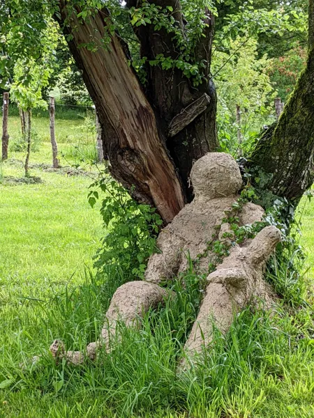 Sculpture de Laurence Lacombe dans le jardin de la Nauze