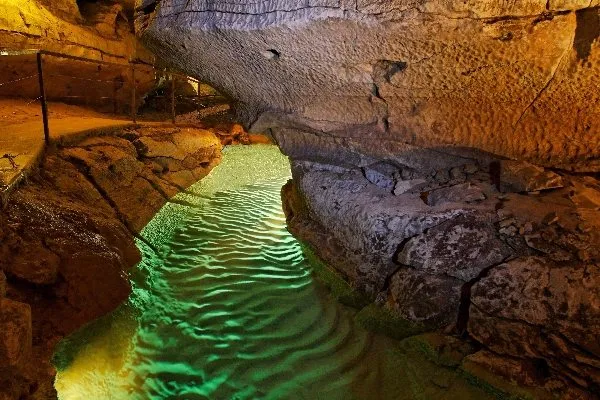 Grotte de Labeil, OFFICE DE TOURISME LARZAC TEMPLIER CAUSSES ET VALLEES