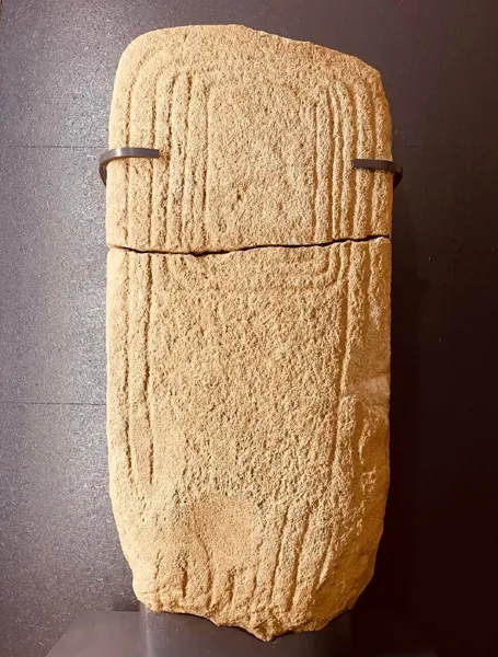 La stèle du Planet (Fayet), Photothèque Département de l'Aveyron