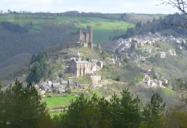 vue de Najac à cheval ferme de daoudou, 