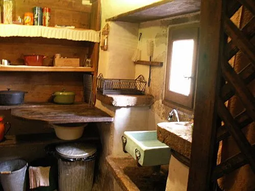 Mme SEGONDS et M. DEVOILLE, OFFICE DE TOURISME INTERCANTONAL SAINT GENIEZ  / CAMPAGNAC