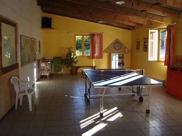 Salle de ping pong, CAMPING LES CERISIERS