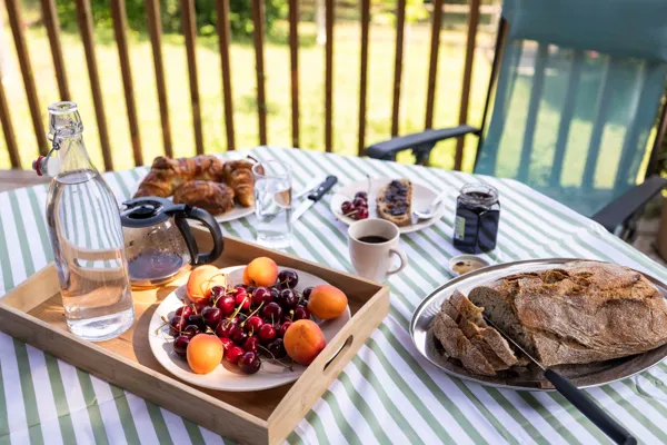 Terrasse Chalet du Bastié 12140 Entraygues sur Truyère, Sabin Malgouyres PNR Aubrac