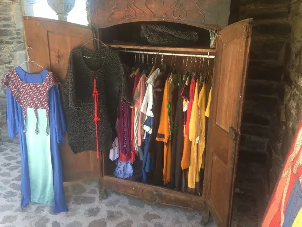 Costumes Château de Valon, OFFICE DE TOURISME DU CANTON DE MUR DE BARREZ