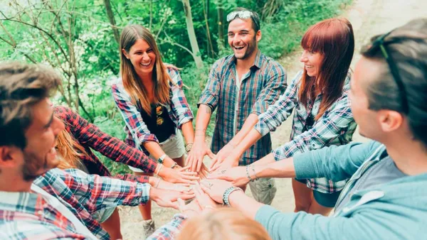Organisation d’événements privés ou professionnels : anniversaires, séminaires, retraites, réunions familiales ou escapades entre amis, avec une prise en charge sur mesure de la conception à la coordination sur place., Agence des 3 Bastides