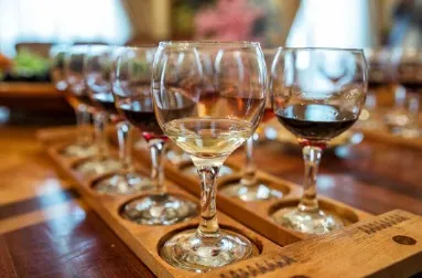 Organisation d’événements privés ou professionnels : anniversaires, séminaires, retraites, réunions familiales ou escapades entre amis, avec une prise en charge sur mesure de la conception à la coordination sur place, Agence des 3 Bastides