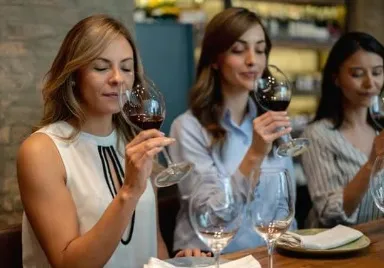 Organisation d’événements privés ou professionnels : anniversaires, séminaires, retraites, réunions familiales ou escapades entre amis, avec une prise en charge sur mesure de la conception à la coordination sur place, Agence des 3 Bastides