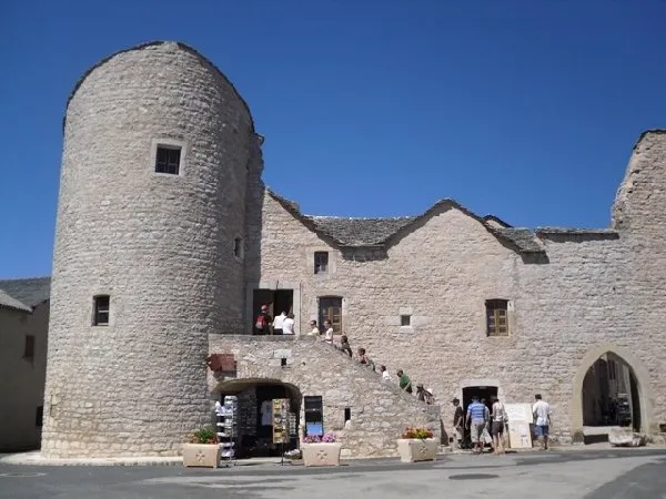 Tour de la rue du Pourtalou, MAIRIE DE LA CAVALERIE