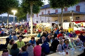 Marché nocturne des Fermiers de l'Aveyron à Sévérac-le-Château mardi 23 juillet, Office de Tourisme des Causses à l'Aubrac