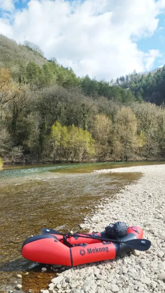 Packrafting dans les rapides des Gorges du Lot