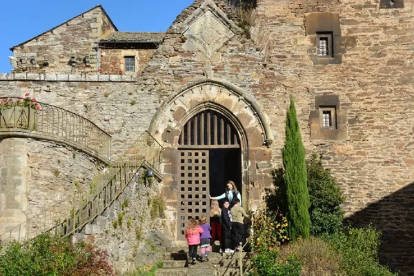 Château de Coupiac. Le portail d'entrée., Cliché Lizzie Tobin