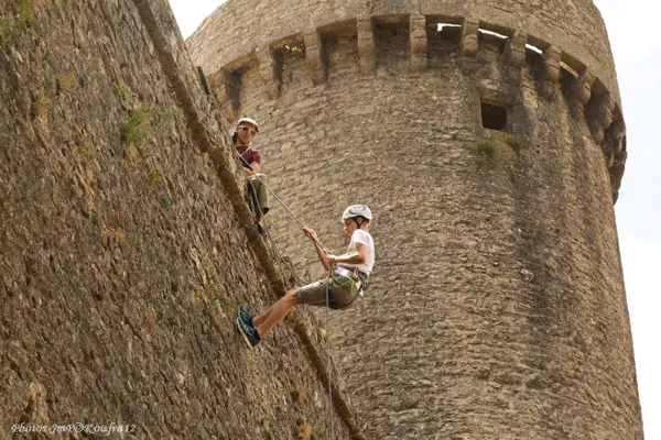Descente en rappel des remparts