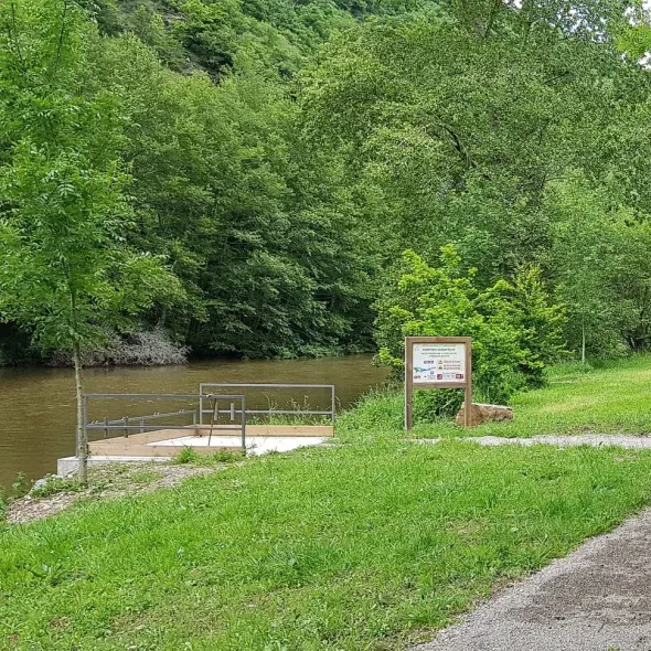 La rivière Aveyron à l'aire de la Buobe