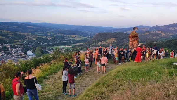 Feu de la Saint-Jean au Château de Calmont, OT Terres d'Aveyron