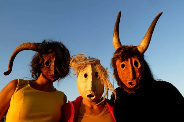 Atelier sauvage : masques de théâtre et connaissance de soi