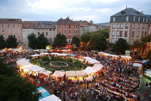 Marché Nocturne de Producteurs Fermiers & d'Artisans d'Art de Millau, place du Mandarous, Style Millau