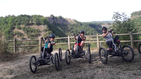 Randonnée accompagnée en VTT électrique à 4 roues (quadbike) dans le canyon de Bozouls