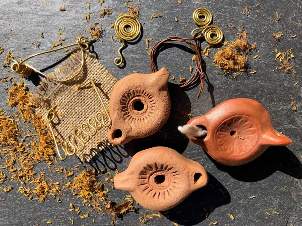 Activité famille - Un savoir-faire antique : la lampe à huile