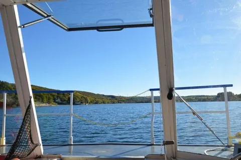 Bateau-promenade Le Papillon Jaune sur le lac de Pareloup, OFFICE DE TOURISME DE PARELOUP LEVEZOU